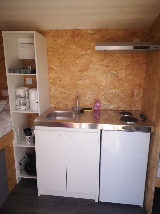 Roulotte De La Basse Biguerie Proche Zoo De La Fleche Campsite *